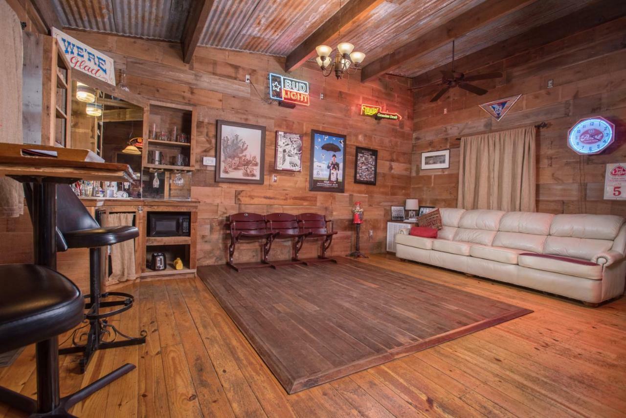 7F Lodge And Events College Station Exterior photo