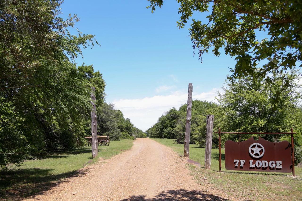 7F Lodge And Events College Station Exterior photo